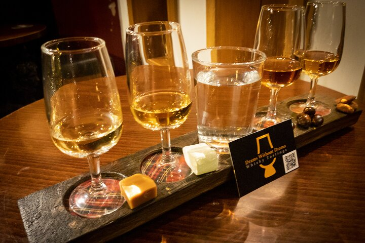 Whisky Tasting in a Traditional Edinburgh Bar - Photo 1 of 8